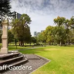 Enjoy The Heartbeat Of Melbourne Cbd 2Br