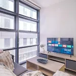 Enjoy The Heartbeat Of Melbourne Cbd 2Br