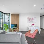 Wow Apartment On Spencer