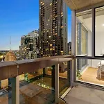 Awesome Melbourne Family Haven With Rooftop Pool