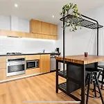 Awesome Melbourne Family Haven With Rooftop Pool