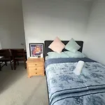 Sky-High Cozy Apt In Melb Cbd!