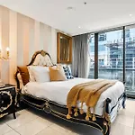 Luxury Mansion Of Elegance - Southbank Crown Gem