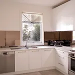 Stylish 3-Bedroom In The Heart Of South Yarra