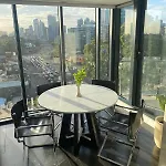 City Views Apartment With Free Parking