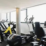 Abbotsford Abode With Pool Parking & Gym