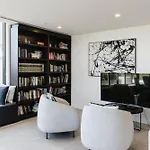 Abbotsford Abode With Pool Parking & Gym