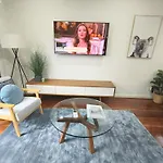 Luxury Beachside Townhouse - Walk To Beach - Private Rooftop Terrace