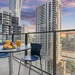 City Centre Getaway Pool, Gym & Netflix
