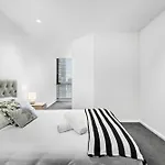 Sonya, 2Bdr Southbank Apartment