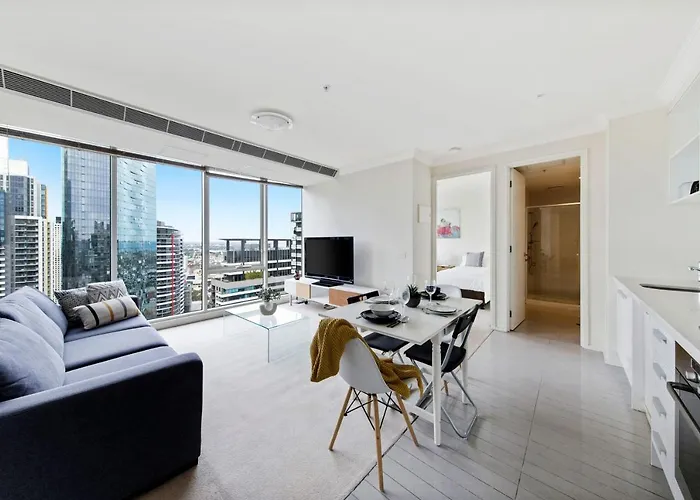 A Cozy & Spacious 2Br Apt Next To Crown With City Views & Free Parking