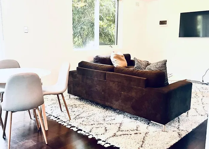 Two Bedroom South Melbourne Apartment On Montague