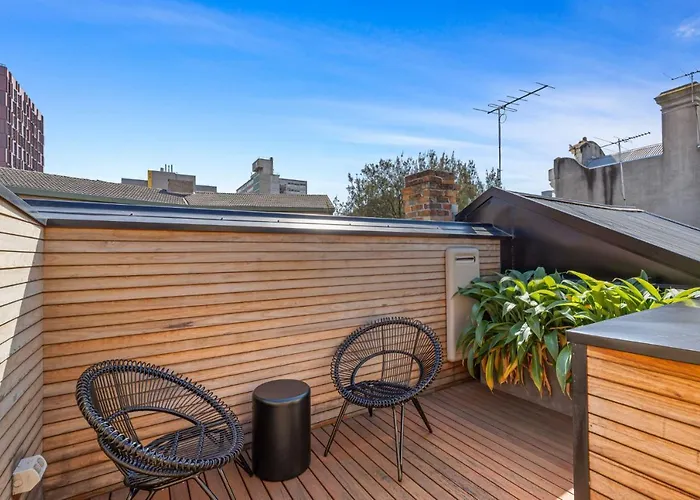 Stylish 2-Bed Victorian Terrace In Carlton