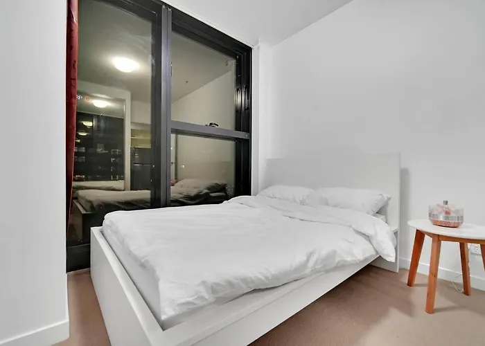 Convenient City Apartment 2 Bedroom W Free Parking