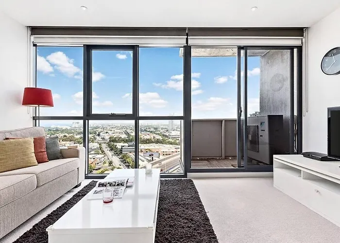 Southbank Seclusion With Sprawling Views