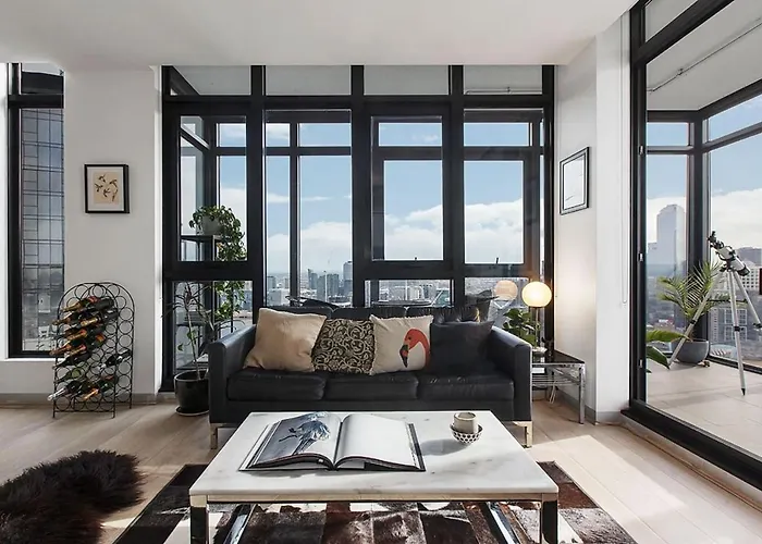 Scenic Penthouse Living In The Heart Of Melbourne