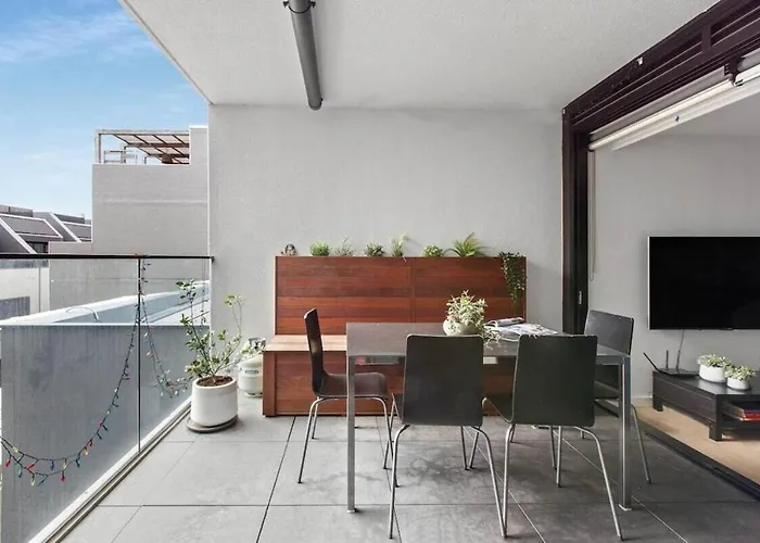 Heart Of Richmond Hideaway With Spacious Balcony