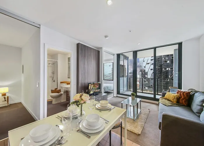 A Chic 2Br Home Near Southern Cross City Views