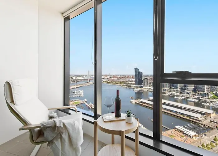 A 2Br Apt With Amazing Harbor Views Free Parking