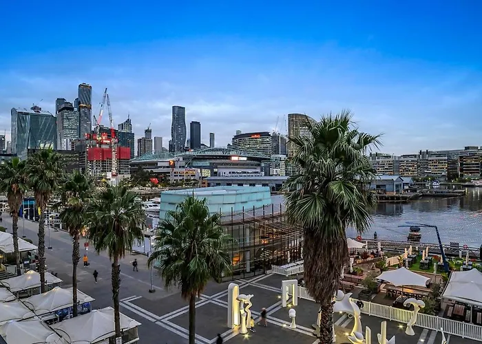 Breathtaking Docklands Water View Apt W Parking