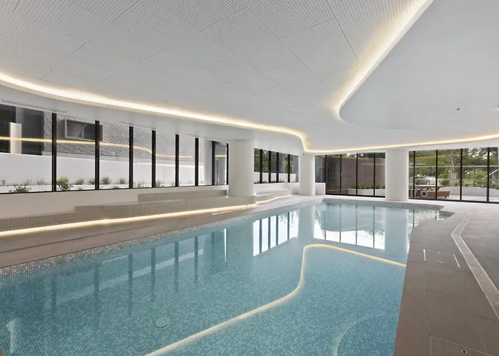 Light Filled Apartment By Albert Park & Lake