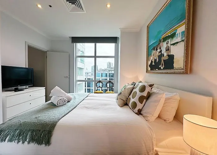 Aspire Cbd One Bedroom With Indoor Pool & Parking Available