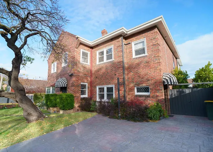 Elegant Caulfield North Family Home