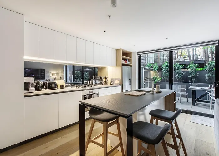 Large Central Prahran Retreat