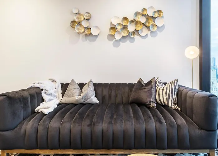 Ritzy Apartment In Iconic Australia 108 With Views