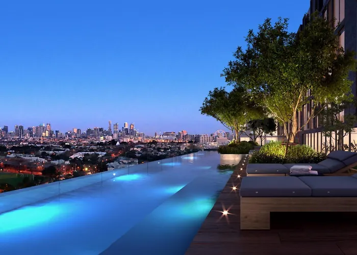 Modern 1-Bed & City Views, Steps From Racecourse