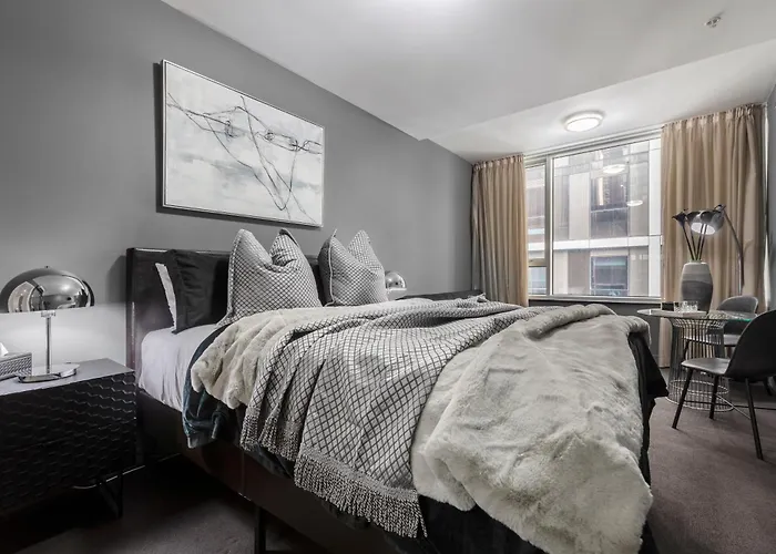 Moody & Charming Hotel Rm In Downtown Melbourne