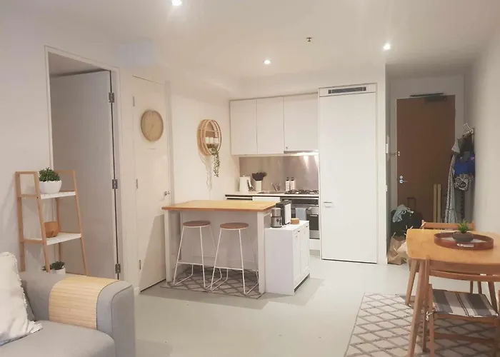 Cosy Beach Apartment With Free Secure Car Park