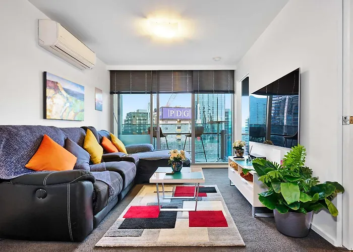 Stylish Southbank 2Br Retreat With Pool & Gym