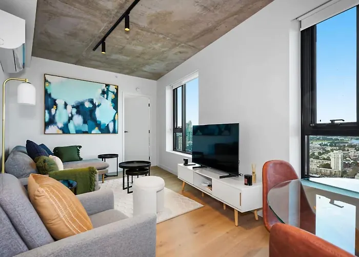 Modern 2-Bedroom City Gem With Sea Views
