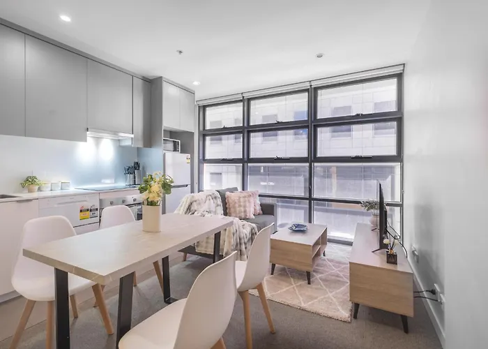 Enjoy The Heartbeat Of Melbourne Cbd 2Br