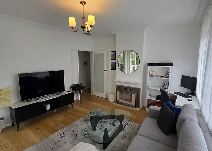Elsternwick Easy Living - 2 Bedroom Sleeping 4