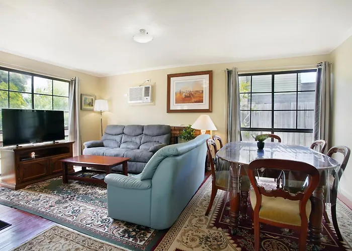 Three Bedroom Sweet Retreat In Coburg