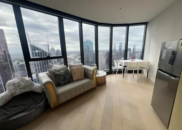 Sky-High Cozy Apt In Melb Cbd!