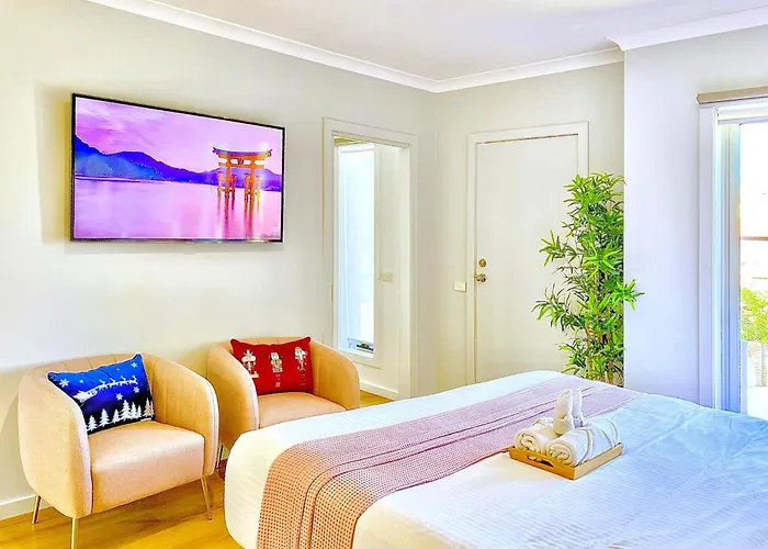 4Br Townhouse - Walk To Coles, Park, Bbq - Free Parking