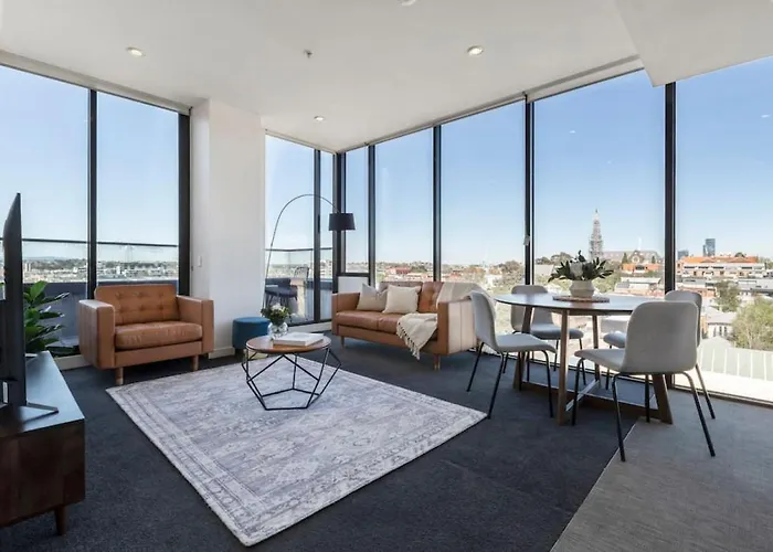 Panoramic Views In The Heart Of Richmond, 2 Brs