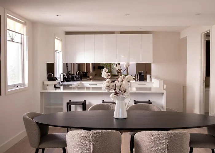 Stylish 3-Bedroom In The Heart Of South Yarra