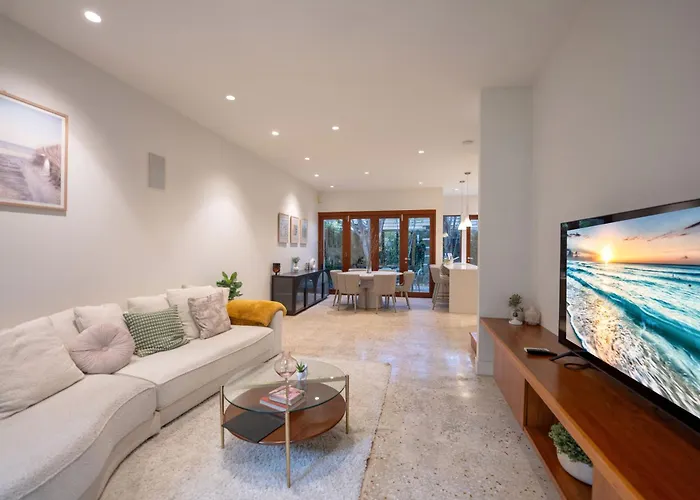 Inner City Pet Friendly Pad By Custom Bnb Hosting