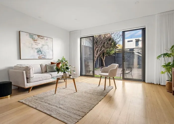South Yarra Luxe - Spacious Townhouse & Parking
