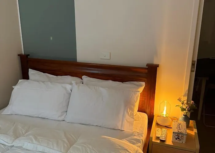 1 Bedroom Apartment - North Melbourne