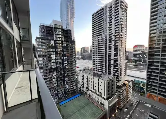 2Br City Centre Views & Netflix