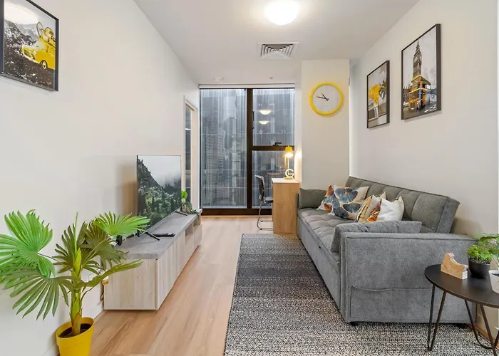 Sleek City Stay With Stunning Views & Pool Access