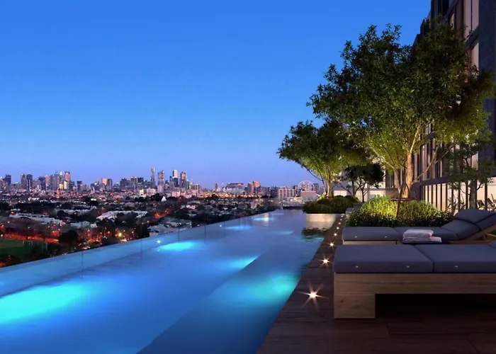 Luxe Flemington Cityscape Views Pool Gym Parking