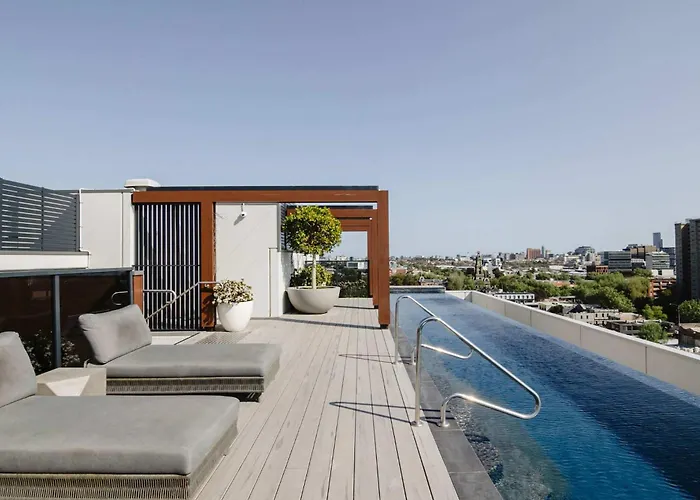 Abbotsford Abode With Pool Parking & Gym