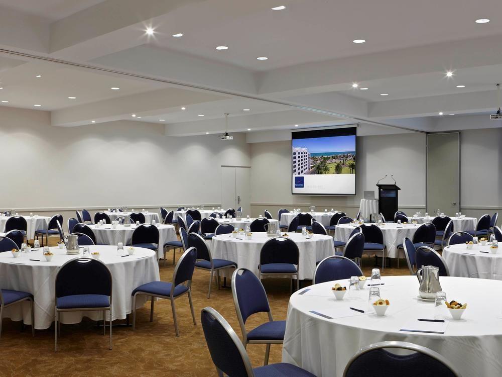 Novotel St Kilda Hotel 4*