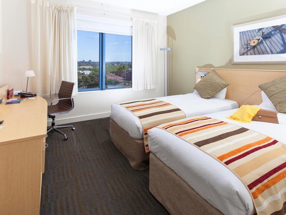 Novotel St Kilda Hotel 4*